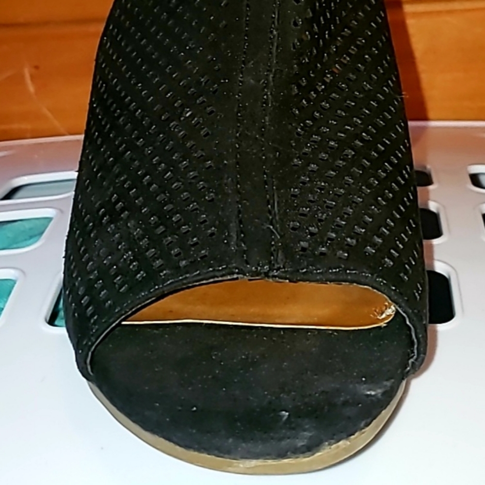 Heels - Picture 2 of 8